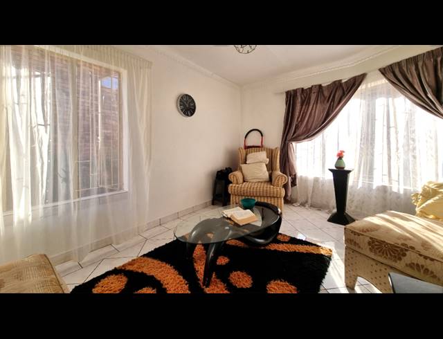 3 BEDROOM HOUSE RENTED IN MORELETA PARK